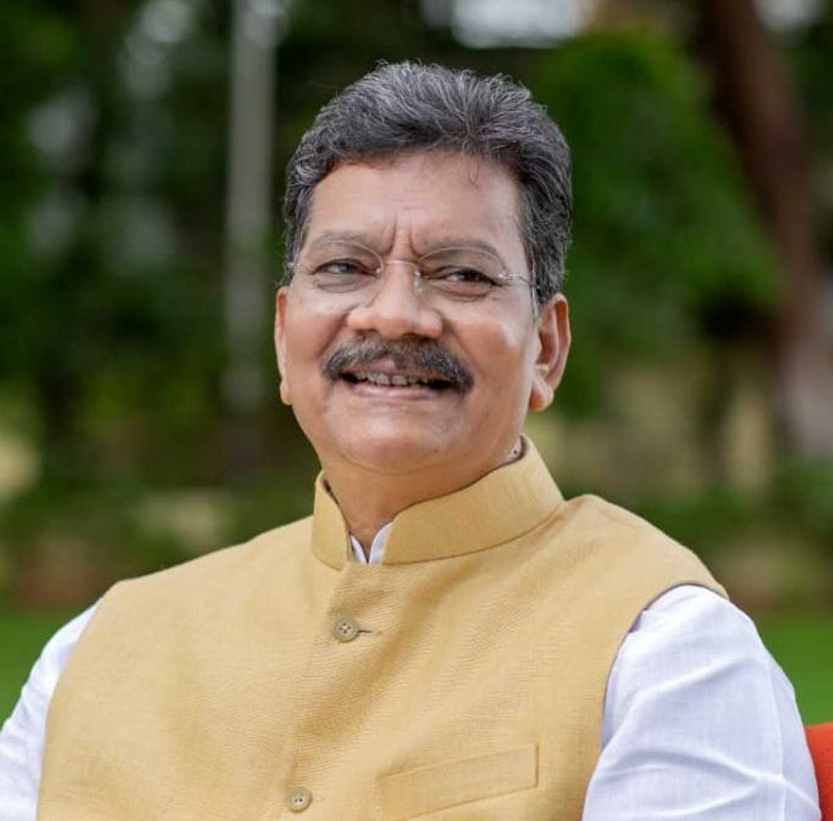 इंदिरा गांधी के बताए मार्ग का अनुसरण करें : महंत